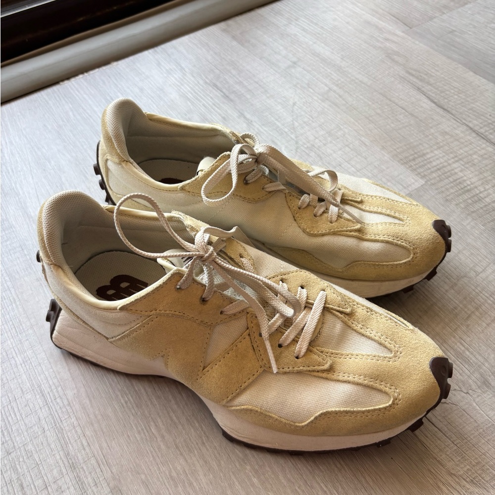 New Balance 327 Cream Beige https Sneakers women’s 9.5